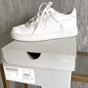 Nike Air Force 1 (G-Nike)